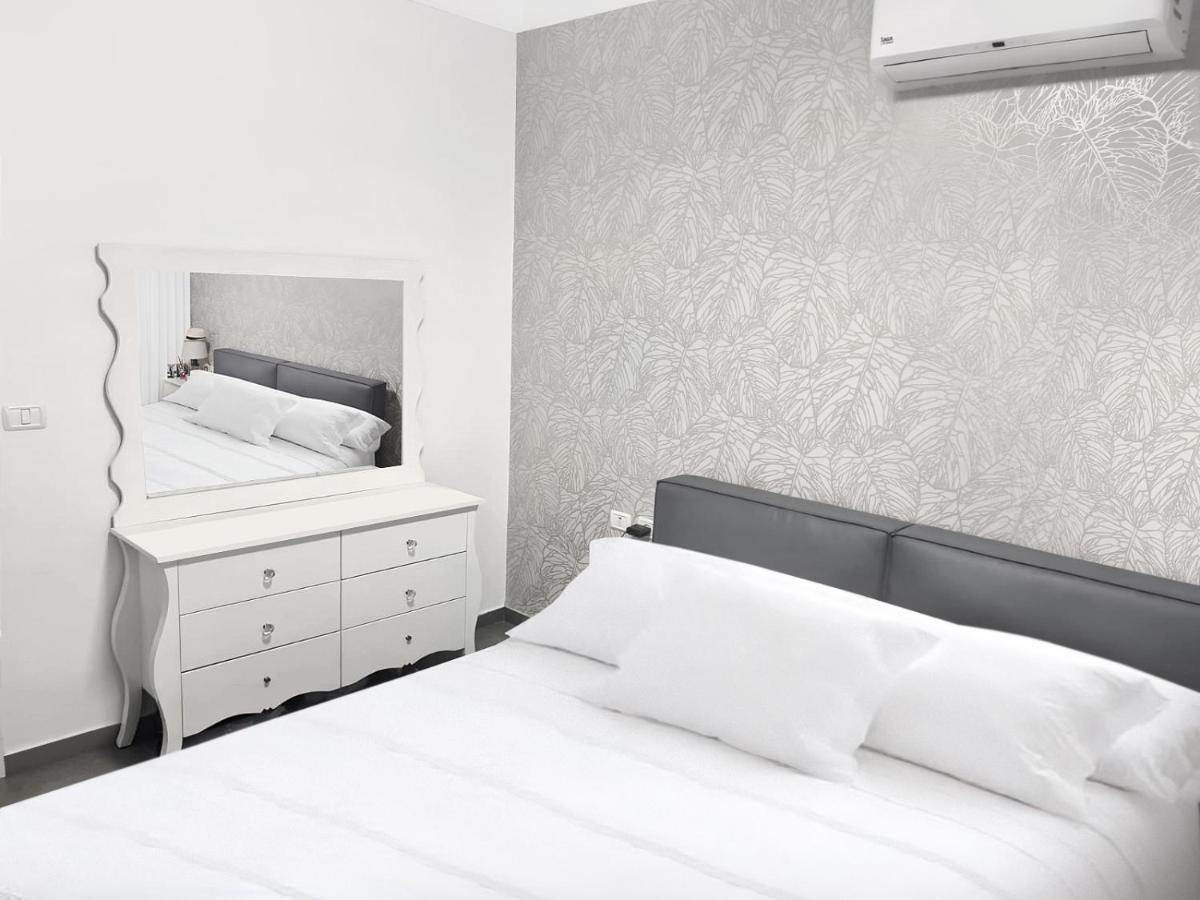Beach Suite Israel- Private Jacuzzi Garden Suite & Gym, 3 Min Walk To Beach ביץ סוייט ישראל- ג'קוזי פרטי בגינה 3 דקות הליכה לים וחדר כושר Aschkelon Exterior foto