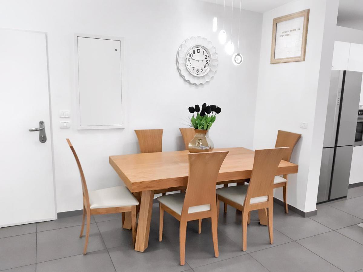 Beach Suite Israel- Private Jacuzzi Garden Suite & Gym, 3 Min Walk To Beach ביץ סוייט ישראל- ג'קוזי פרטי בגינה 3 דקות הליכה לים וחדר כושר Aschkelon Exterior foto